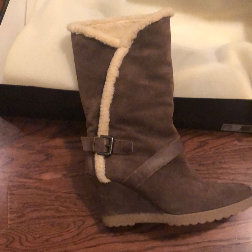 MUST GO! Aquatalia Italian Weather Proof Suede